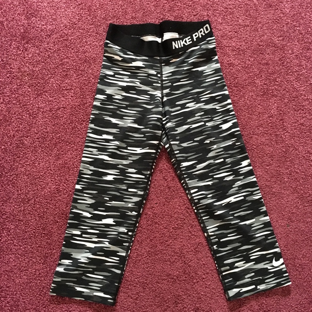 Nike pro camo leggings capris